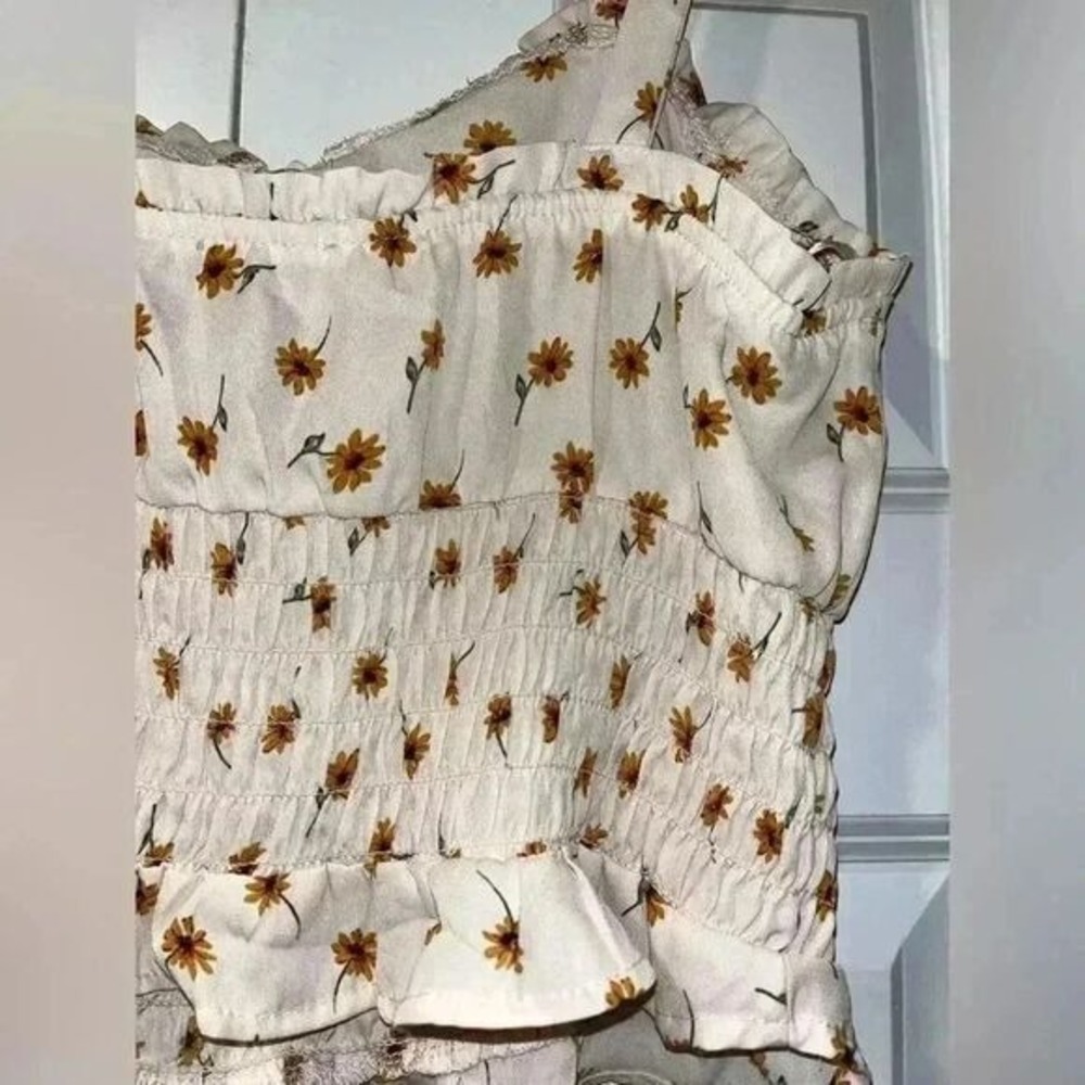 NWT! Sienna sky, beige sunflower top‎ Size M Summer, Vacation, Crop, Floral A44 - Picture 5 of 6